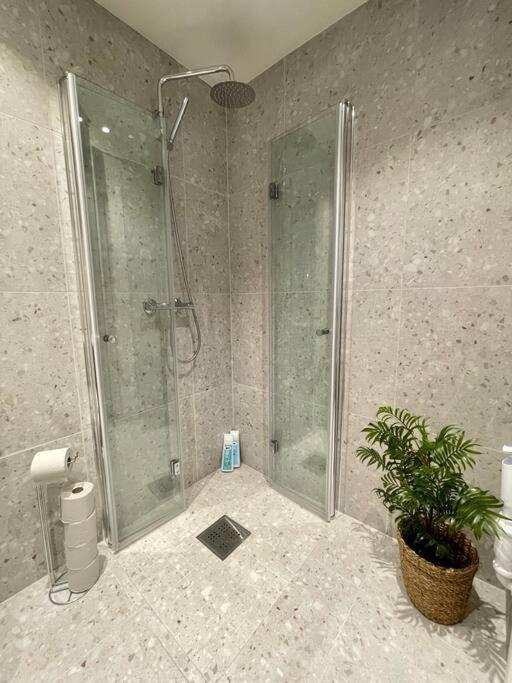 Modern And Cozy Studio Apartment In Central Oslo Esterno foto